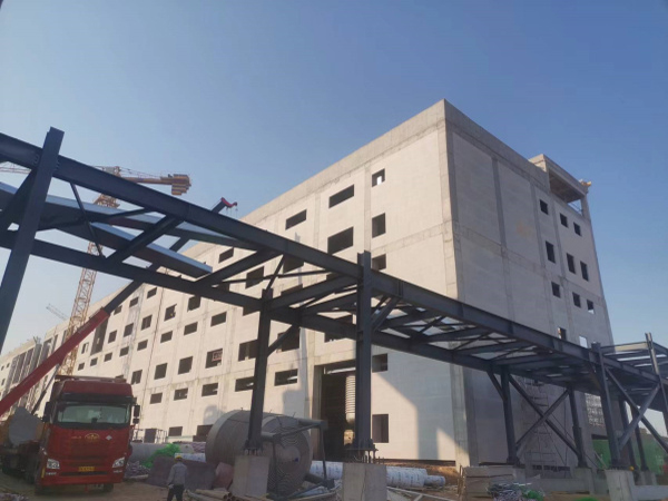 泄爆板施工现场1.jpg